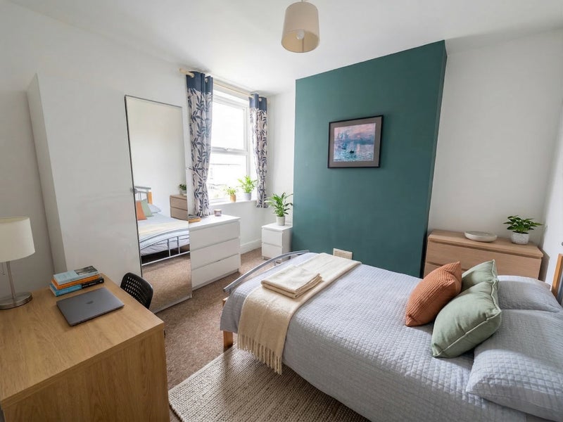 Professionally presented bedroom